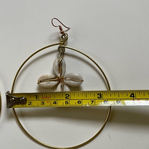 Cowrie shell hoop earrings - Picture 3 of 6